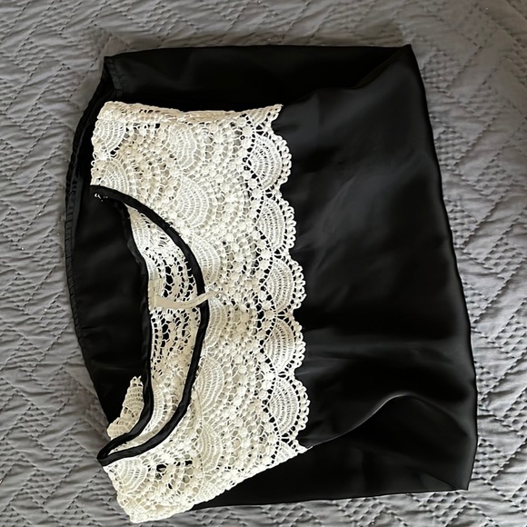 Blouse in XL. Beautiful for any occasion. Worn one time. - Picture 1 of 6